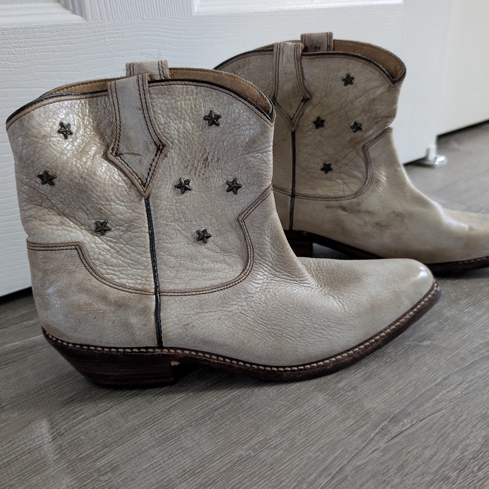 BedStu Cream Star-Studded Western Ankle Boots
